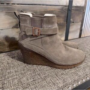 Women’s size 9.5 Merrell dress boots